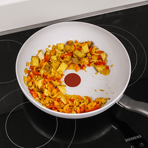 keramik-wok-auf-induktionsherd, wok-bratpfanne