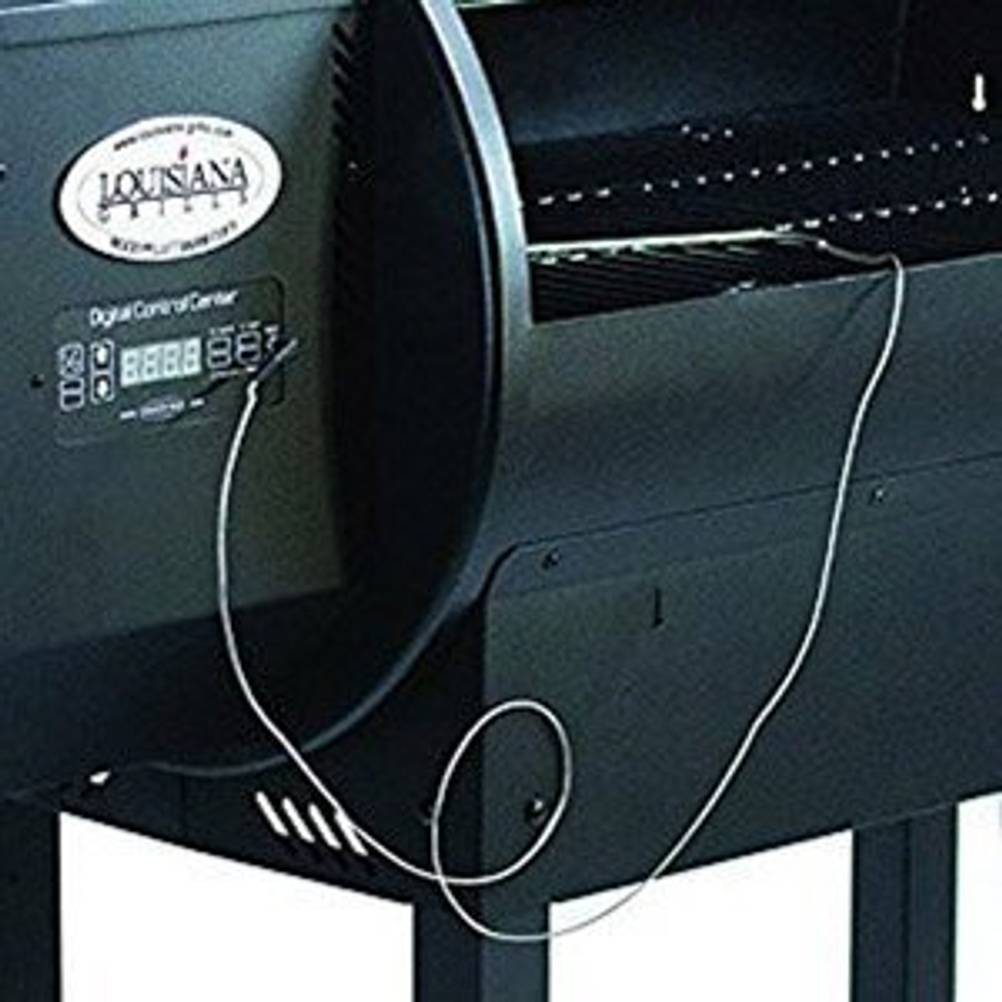 Thermometer-Spieß an Kabel liegt im Louisiana-Grill