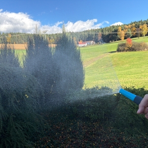 Ein breiter Wasserstrahl kommt aus der Kesser-Schlauchtrommel