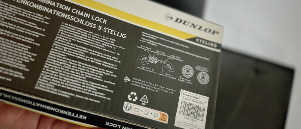 Die Rückseite der Verpackung des Kettenschlosses von Dunlop.