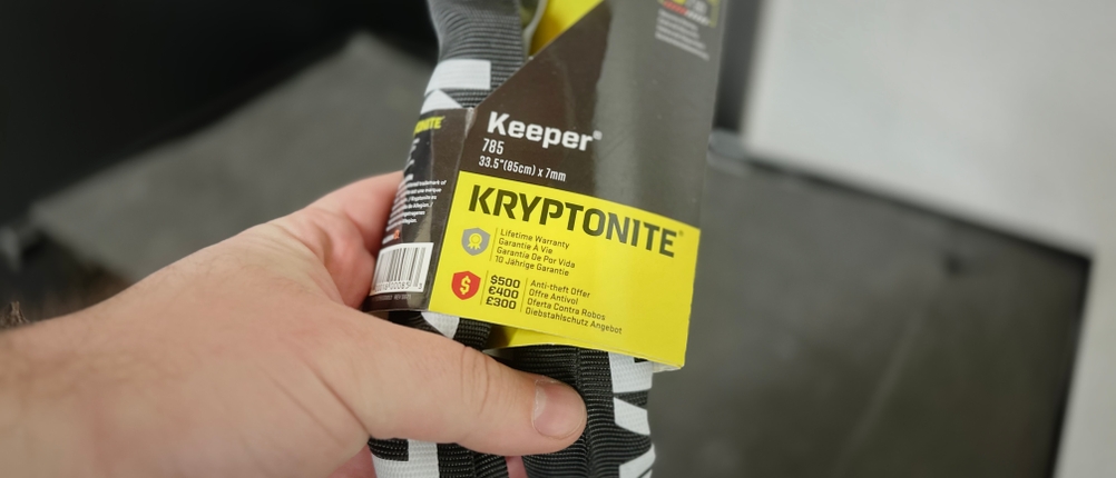 Die Vorderseite der Verpackung des Kettenschlosses von Kryptonite.