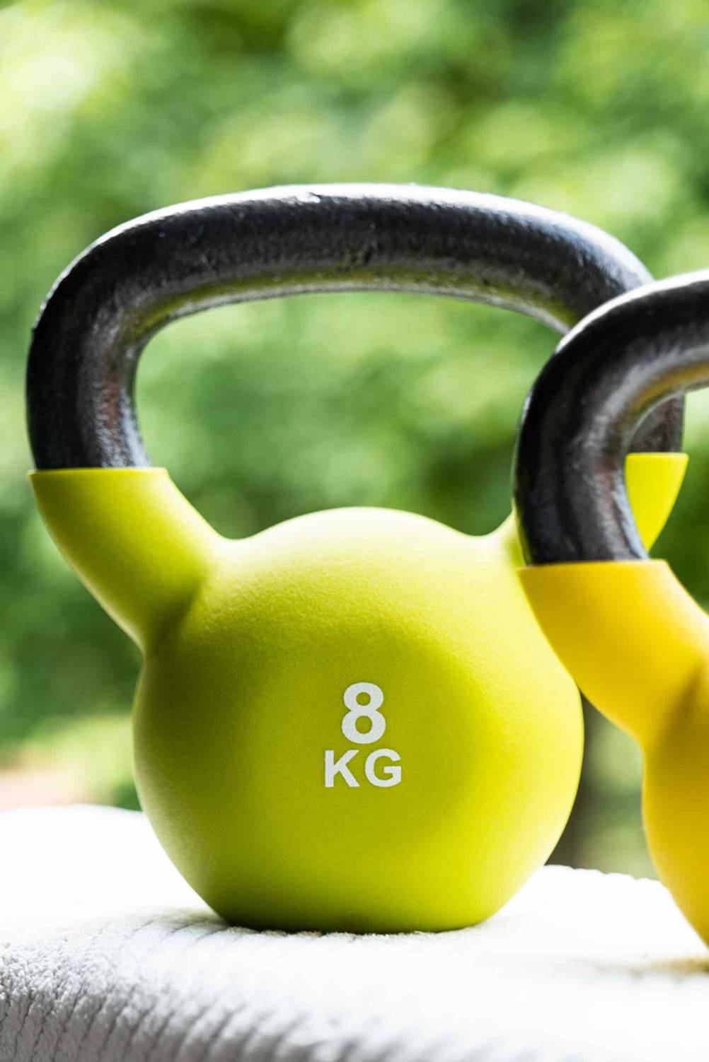Kettlebell-Test: Eine 8 kg schwere grüne Kettlebell von vorne.