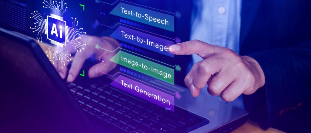 KI-Text-Generatoren getestet: Eine Person sitzt am Laptop. Vor ihm sind verschiedene Grafiken mit KI-Tools eingeblendet.