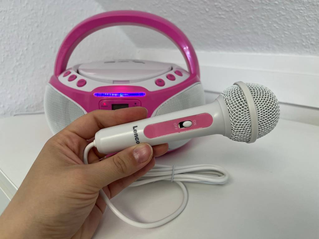 Lenco-CD-Player mit Mikrofon.