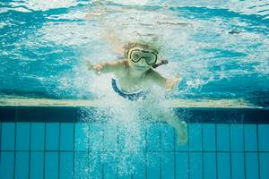 Easy-Breath-Schnorchelmasken der Art Vollgesichtsmaske schützen die Augen zuverlässig vor Chlor- oder Salzwasser.
