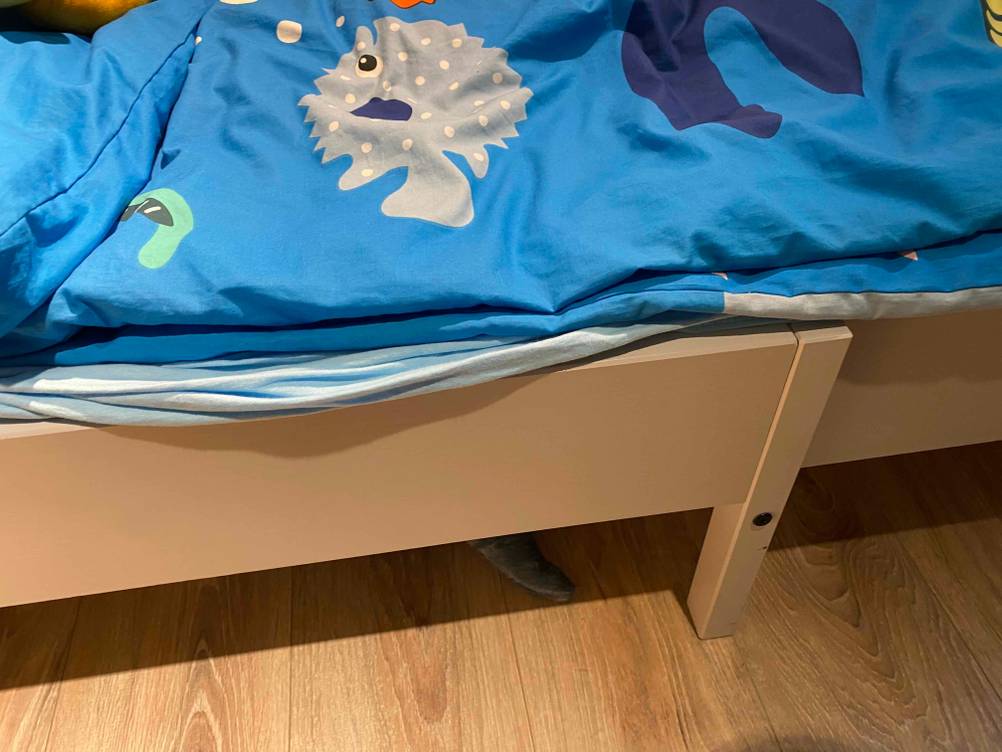 Standfüße von einem getestetem Kinderbett.