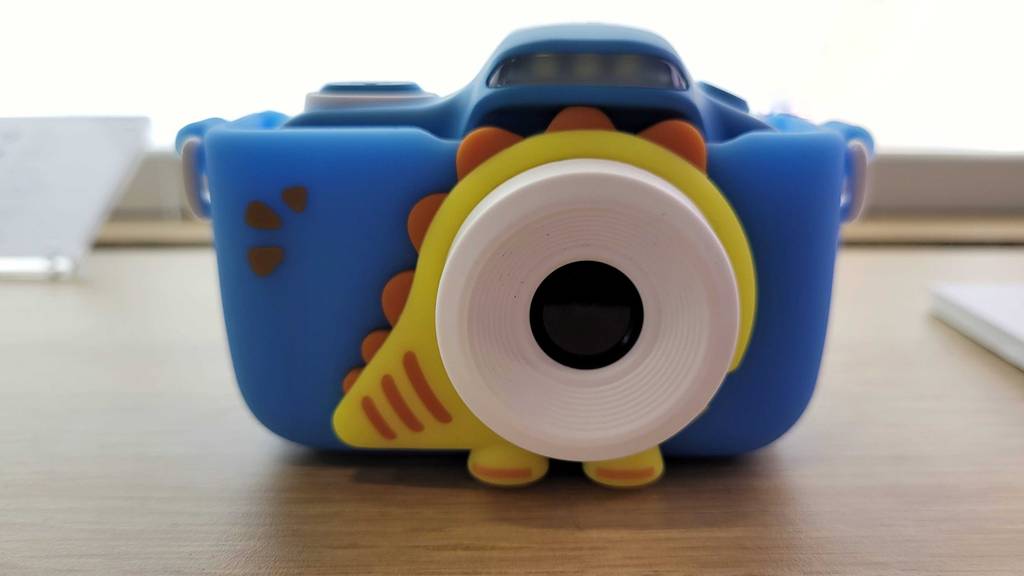 Frontansicht der Kinderkamera im Dino-Design.