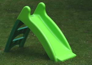 grüne kinderrutsche