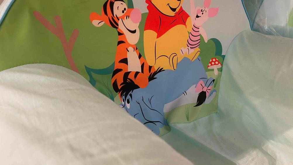 Material im Detail eines getesteten Kindersessels.