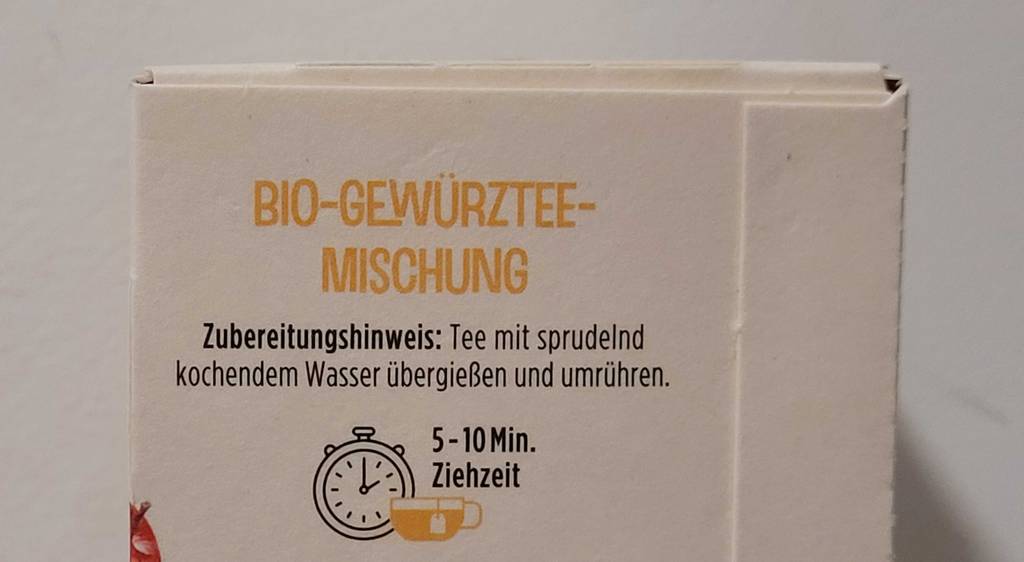Angaben der Ziehzeit auf der Verpackung eines getesteten Chai-Tees.