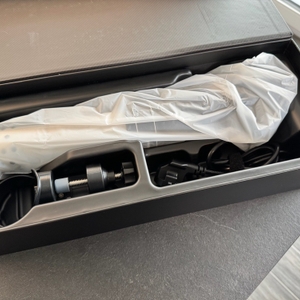 Der KitchenBoss G330 liegt in seinem Karton