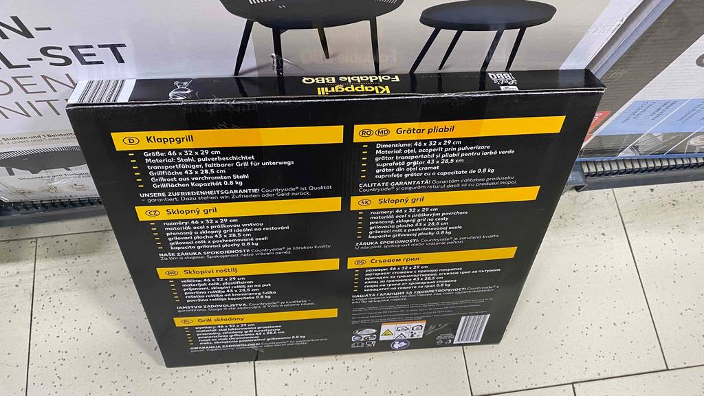 Rückseite einer Verpackung von einem getestetem Klappgrill. 
