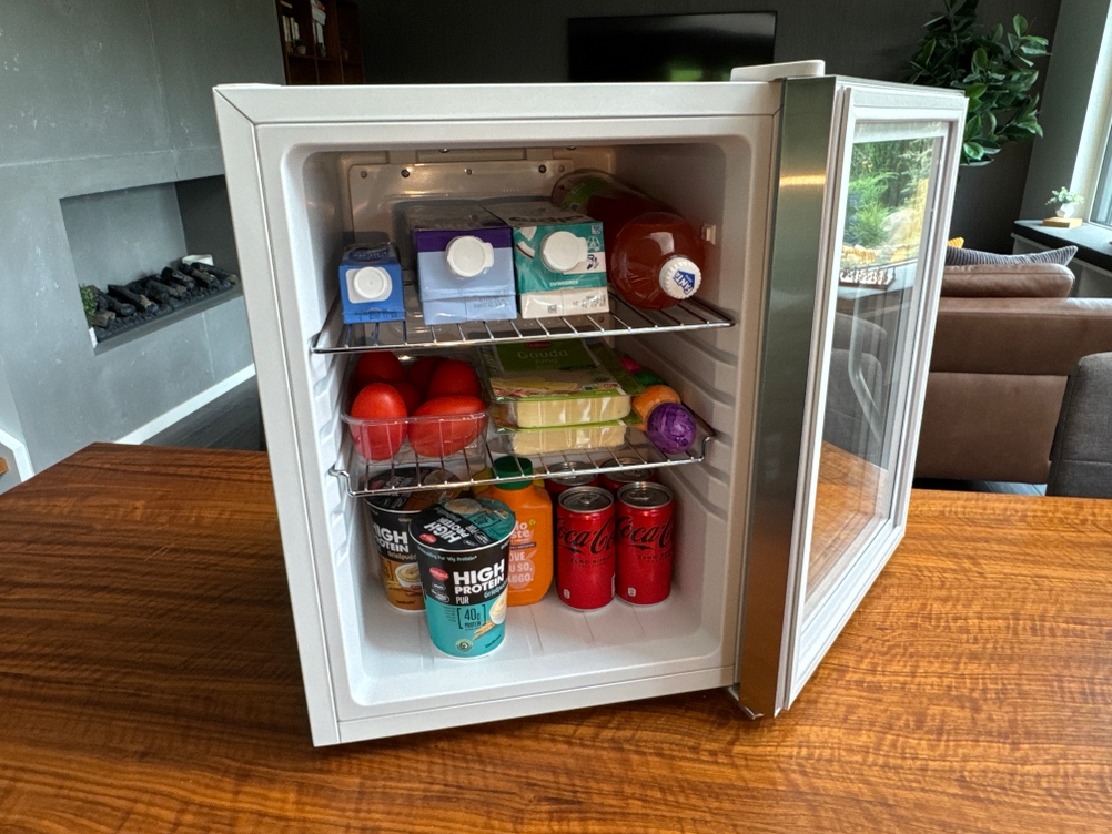 Lebensmittel liegen im Inneren des Klarstein Beersafe M.