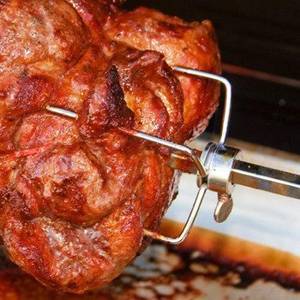Rotisserie von Klarstein für Gasgrill mit Hähnchen