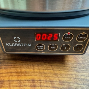 Das Display des Klarstein FP14-90400-lady zeigt 00:25 an