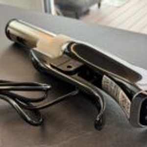 Der Klarstein Quickstick liegt auf einer Arbeitsplatte