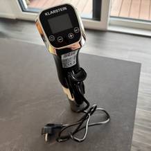 Der Klarstein Quickstick steht auf einer Arbeitsplatte