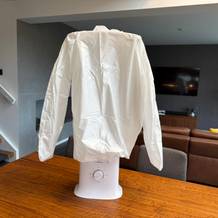 Ein Aufsatz für Oberteile an der Klarstein ShirtButler Deluxe