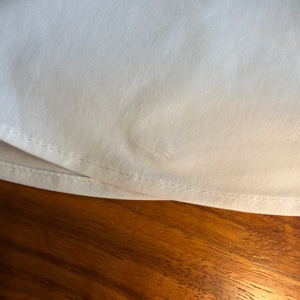 Abdrücke von den Klammern der Klarstein ShirtButler Deluxe an einem Hemd