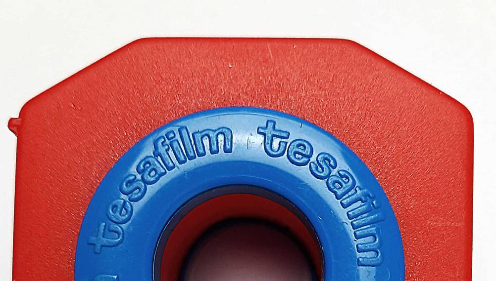 Klebebandabroller im Test: Nahaufnahme des Logos auf dem Produkt.