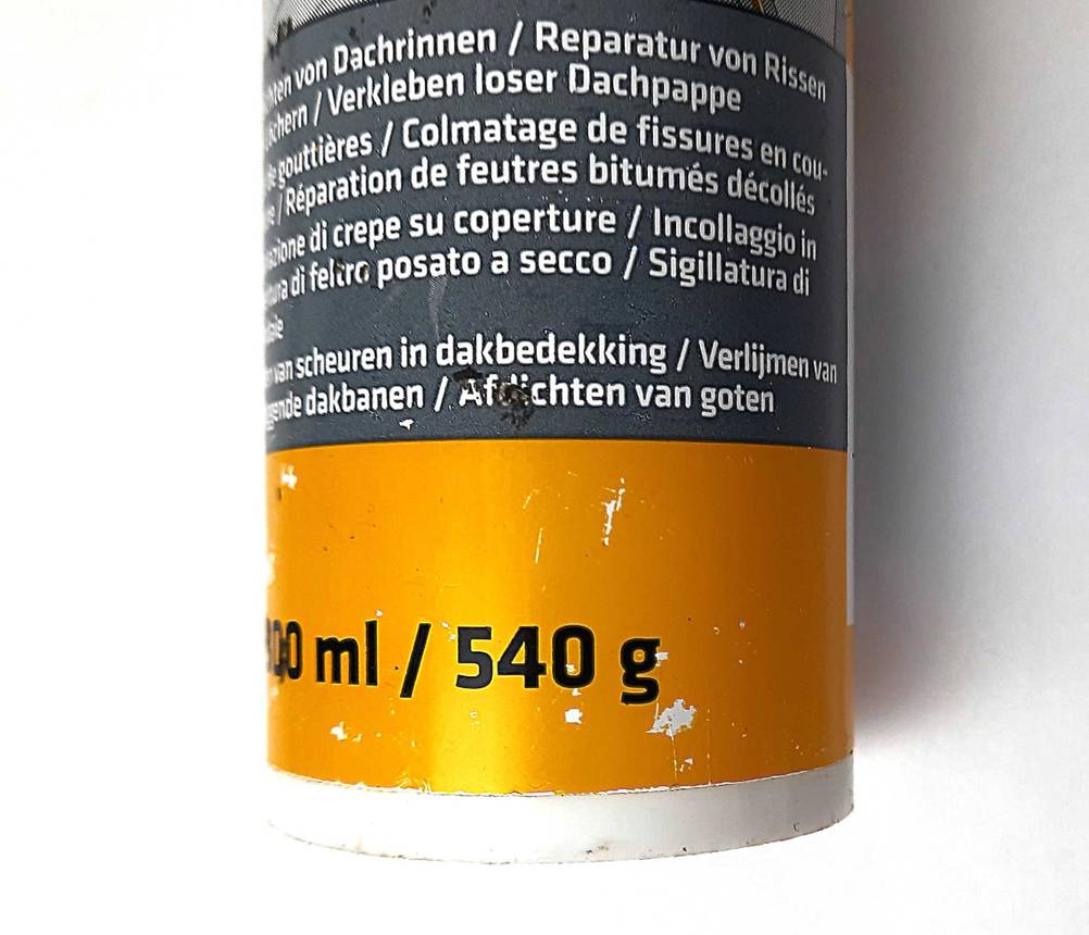 Klebstoff-Test: Nahaufnahme der Inhaltsinformationen.