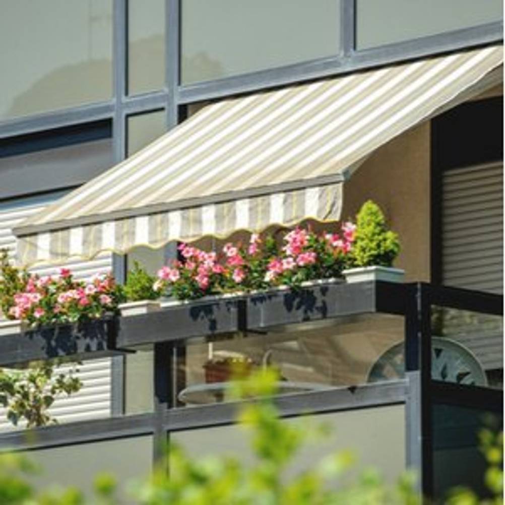 gestreifte klemmmarkise ueber balkon
