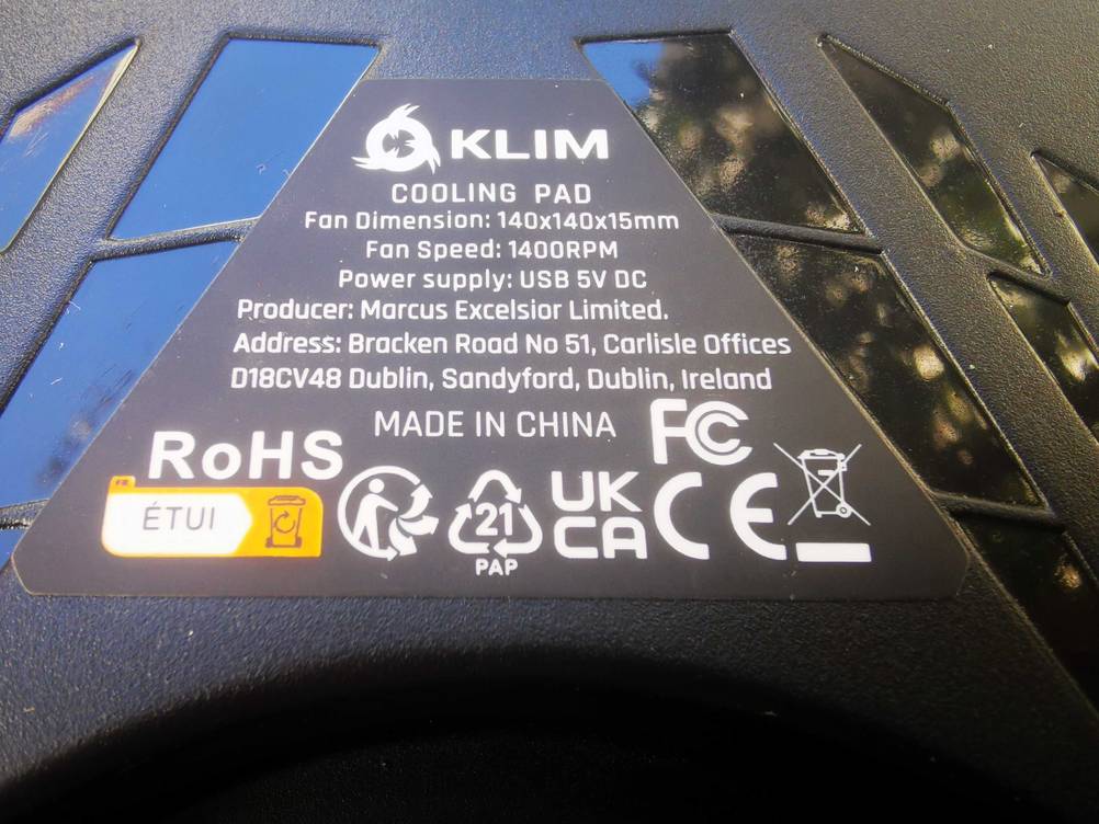 Klim-Laptop-Kühler im Test: Nahaufnahme der Informationen auf dem Gerät.