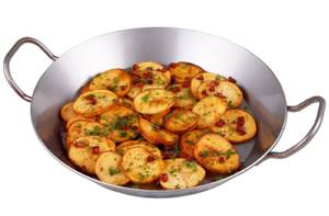 Bratkartoffeln aus der Eisenpfanne sind sehr beliebt.