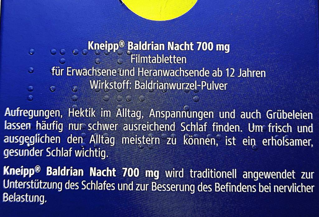 Auf der Verpackung von getesteten Baldrian-Dragees stehen Informationen zur Anwendung.