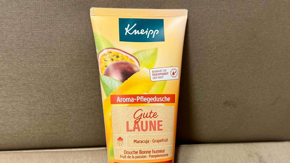 Kneipp-Duschgel-Test: Nahaufnahme der Informationen auf der Vorderseite der Verpackung.