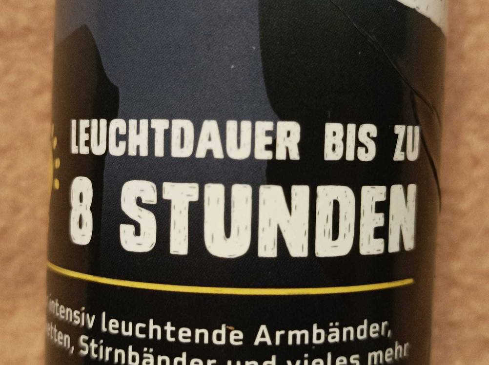 Knicklichter im Test: Nahaufnahme der Verpackung mit Informationen zur Leuchtdauer.
