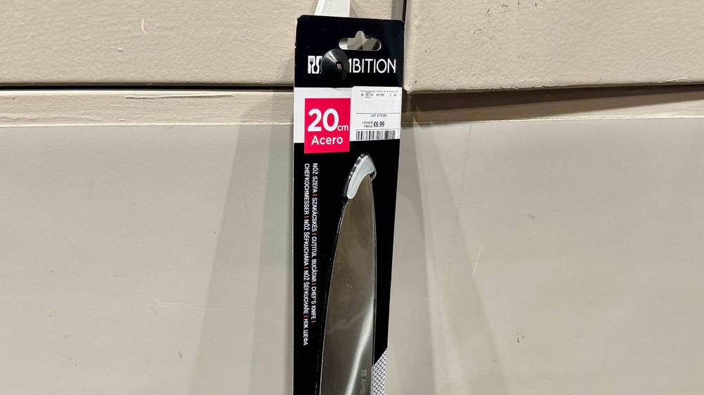 Kochmesser 20 cm getestet: Nahaufnahme der Verpackung mit der Klinge.