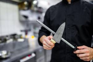 Kochmesser (20 cm) Test: Koch mit Messer und Wetzstab