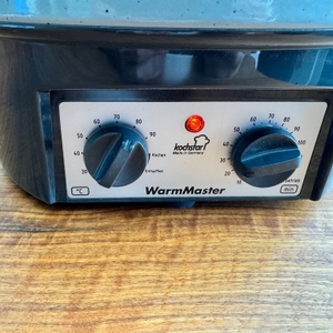 Eine Lampe auf dem Kochstar-99102035-Einkochautomat 