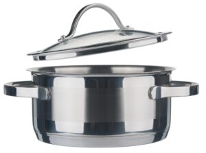 Kochtopf mit Deckel vor weißem Hintergrund