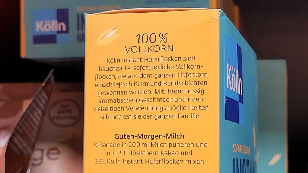 Instant-Oats-Test: Detailansicht einer Verpackung mit Instant Haferflocken, 100 % Vollkornhafer.