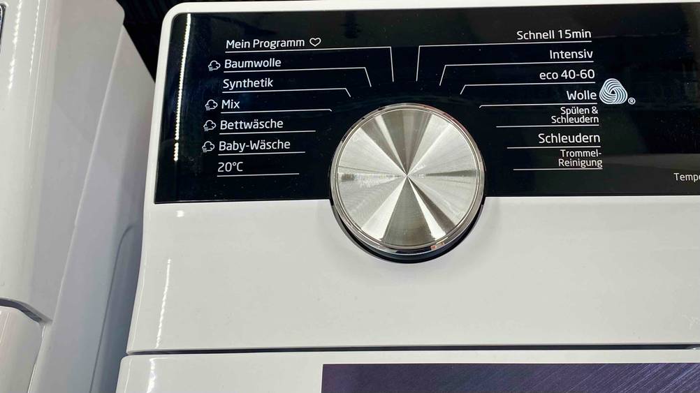 Waschmaschinen-8kg getestet: Nahaufnahme der Programmauswahl.