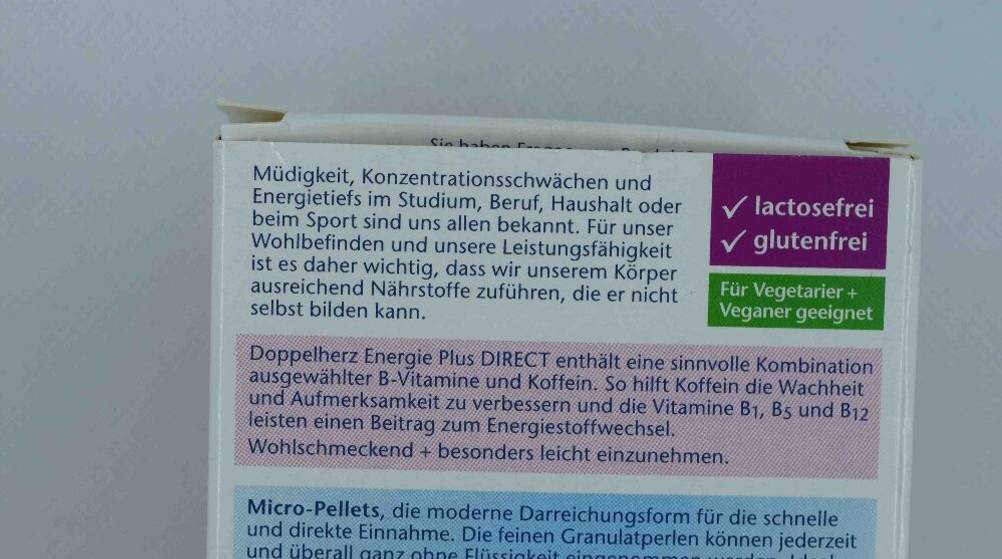 Nahaufnahme der Rückseite einer Packung der getesteten Koffeintabletten mit Informationen.