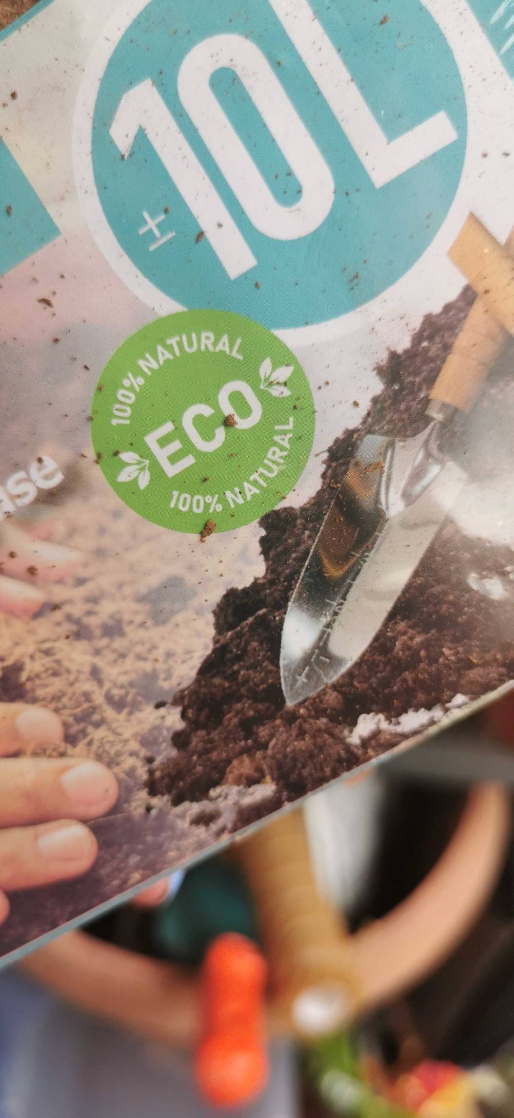 Nahaufnahme eines ECO-Aufdrucks auf einer Packung getesteter Kokoserde.