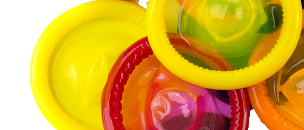 viele bunte Kondome auf einem Haufen