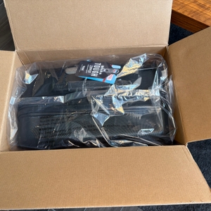 Der geöffnete Karton des Kono K1871L PK 20 von oben