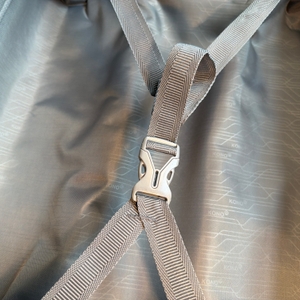 Ein Verschluss an einer Seite des Innenraums des Kono K1871L PK 20