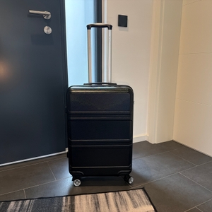 Der Kono K1871L PK 20 steht auf einem gefliesten Boden