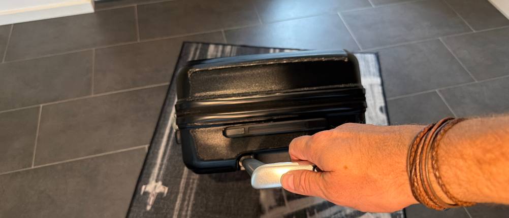 Eine Hand zieht den Kono K1871L PK 20