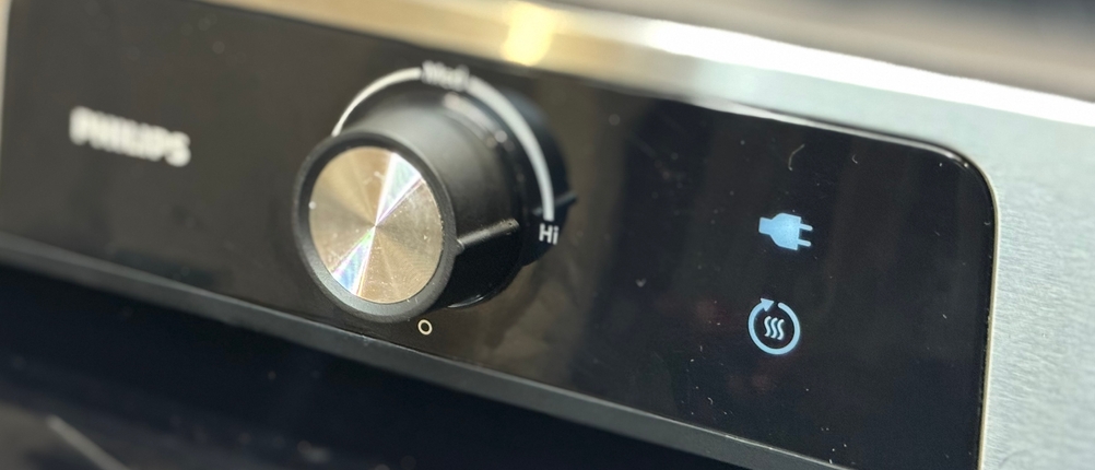 Detailansicht der Front des getesteten Philips-Kontaktgrills.