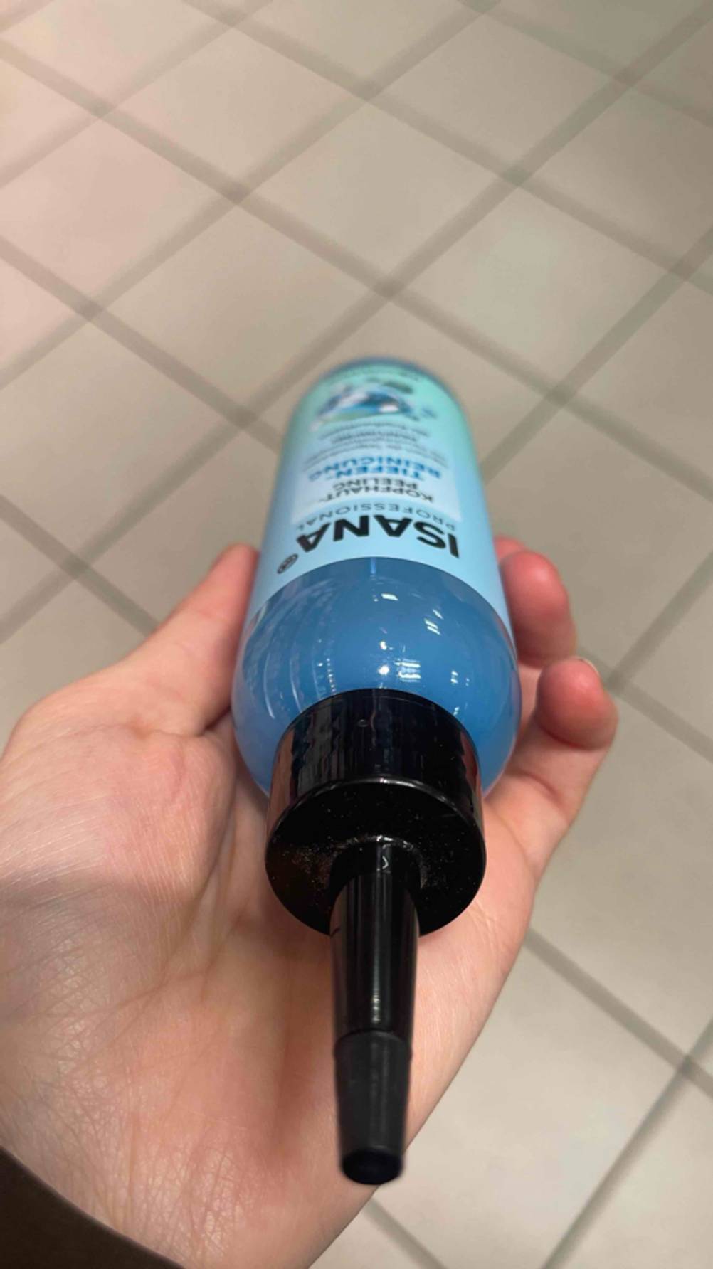 Kopfhaut-Peeling getestet: Nahaufnahme des Verschlusses.