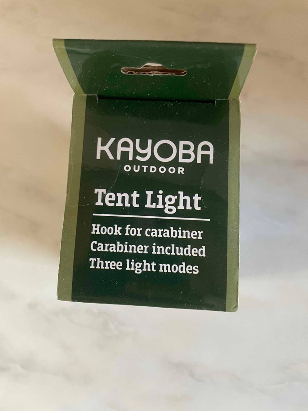 Eine Originalverpackung der getesteten Campinglampe von oben.