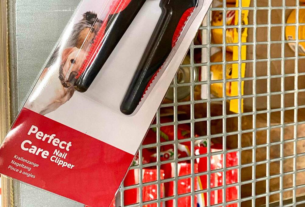 Krallenschere getestet: Nahaufnahme der Informationen auf der transparenten Verpackung.