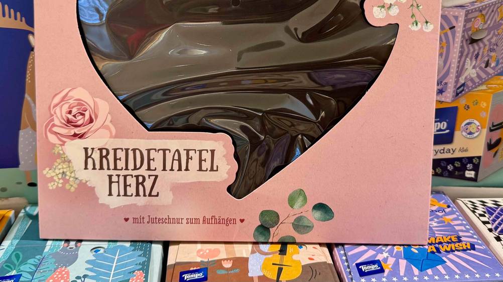 Kreidetafel getestet: Nahaufnahme der Verpackung mit Sichtfenster und Aritkelbezeichnung.