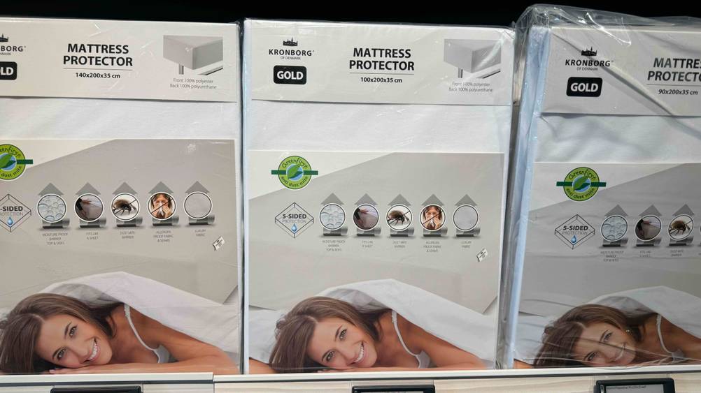 Matratzenschoner 100 x 200 getestet: Einige Produkte befinden sich nebeneinander.